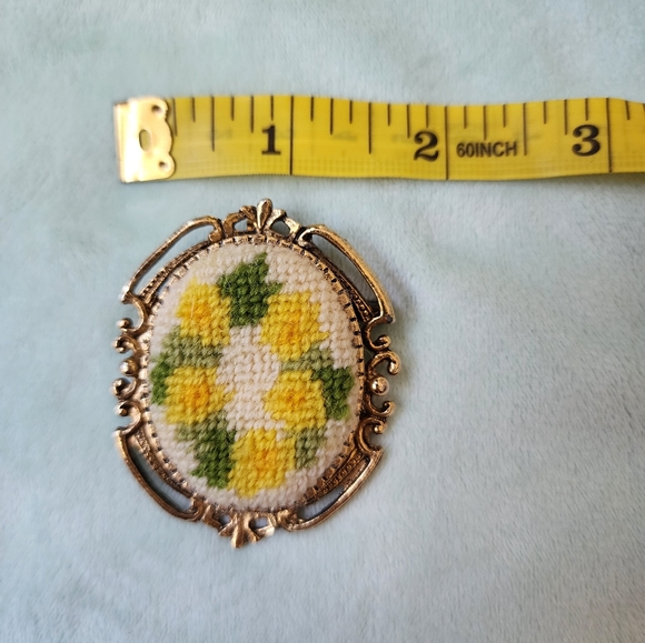 Vintage Needle Point Frame Brooch Yellow Floral Gold Antique Pin Embroidered - Picture 2 of 8